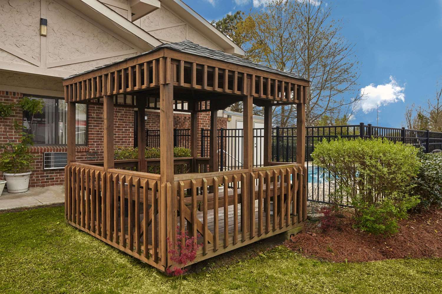 Super 8 by Wyndham Greenville 8/24