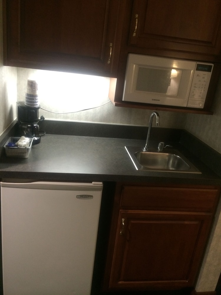 Best Western Elkhart Inn & Suites 10/27