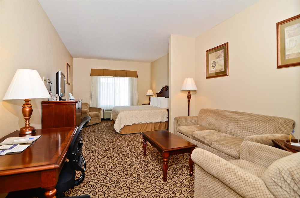 Best Western Plus Fossil Country Inn & Suites 22/32