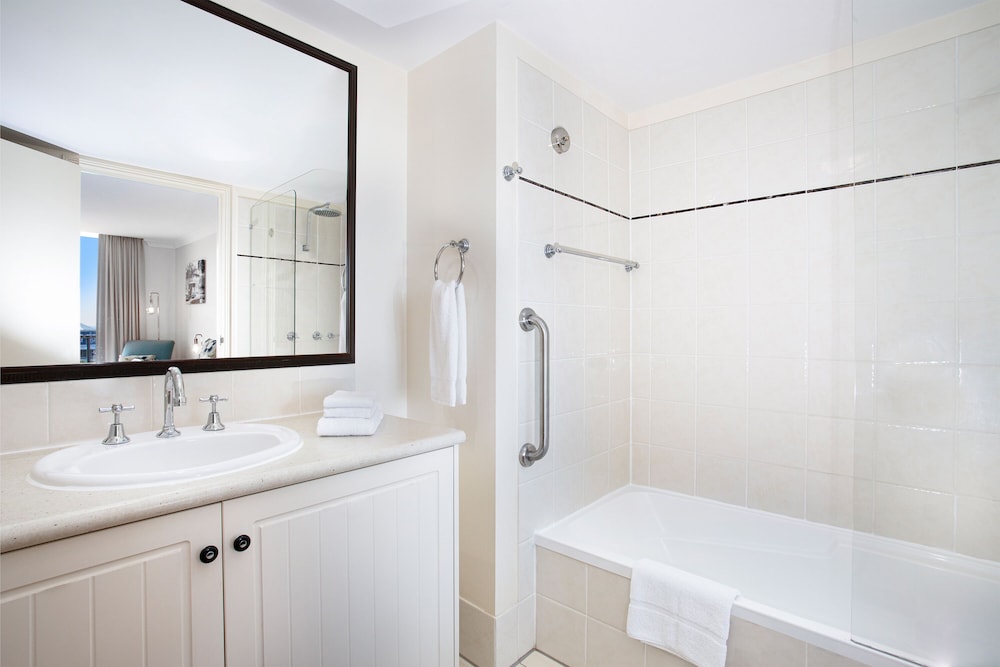 2 Bedrooms, Apartment, 2 King Beds, Esplanade View, Dual Key، Mantra Esplanade Cairns 5/6