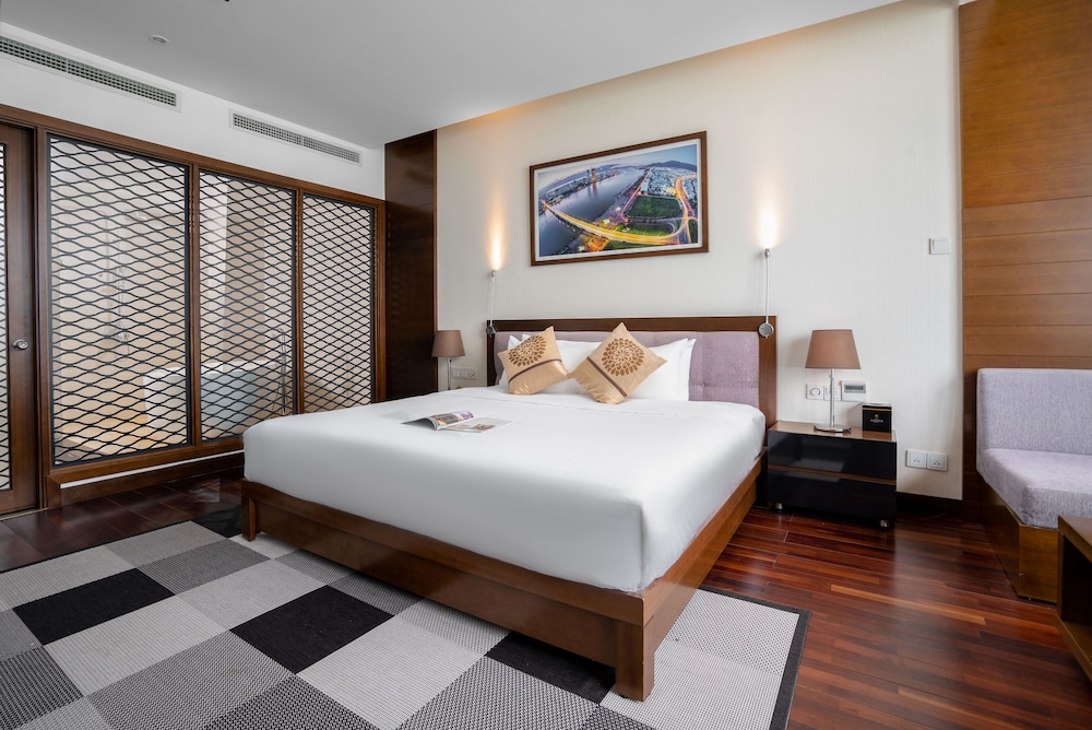 Grand Tourane Hotel 18/81