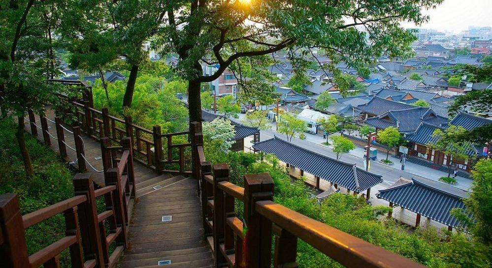Hwangsil Tourist Hotel 26/28
