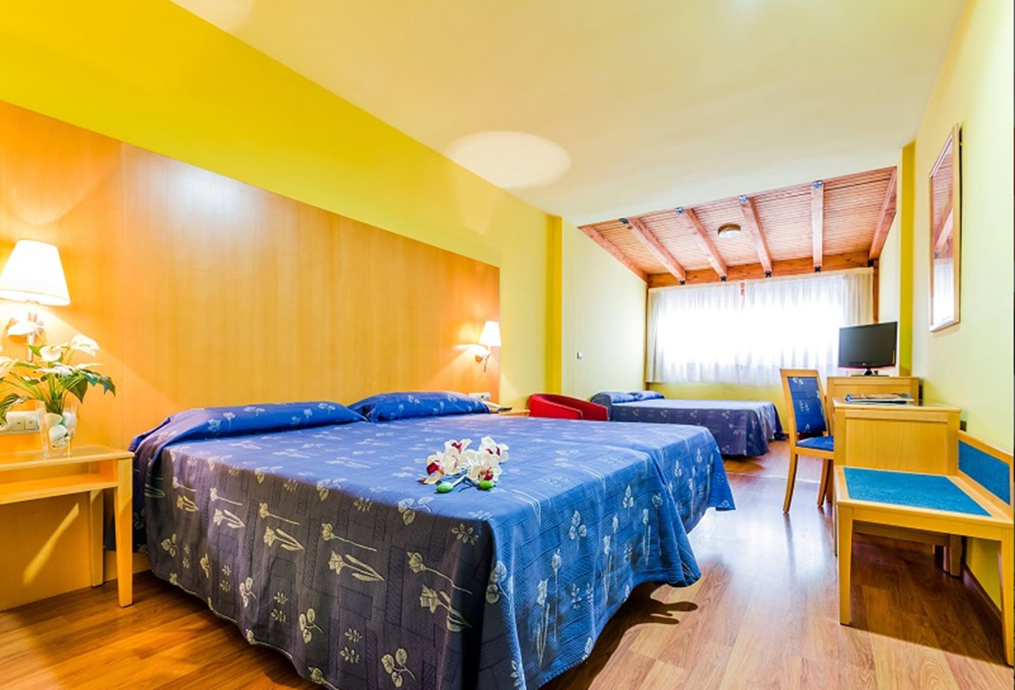 ROOM, QUADRUPLE, DOUBLE AND BUNK BED