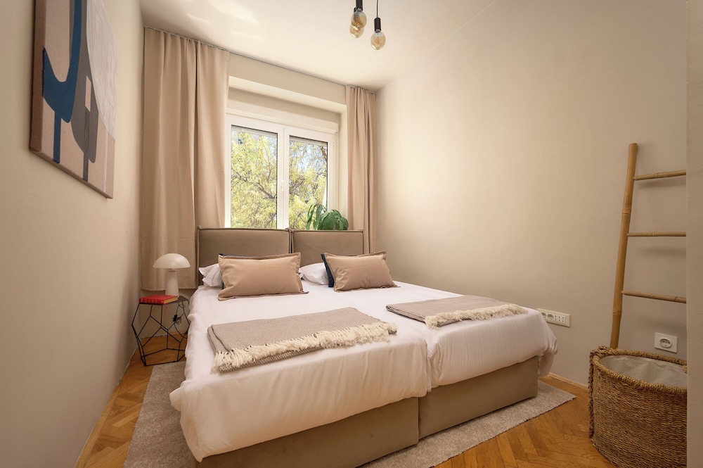 Hotel Royal Suites 37/73