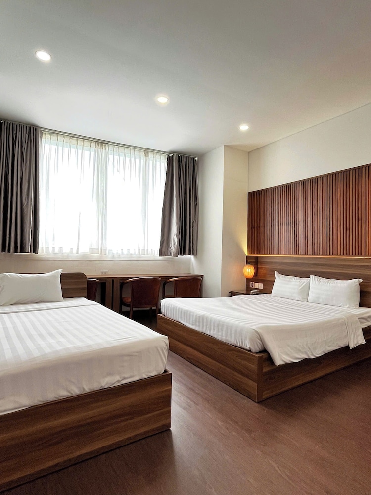 2 BEDROOMS, FAMILY, STUDIO, SUITE, PARK VIEW