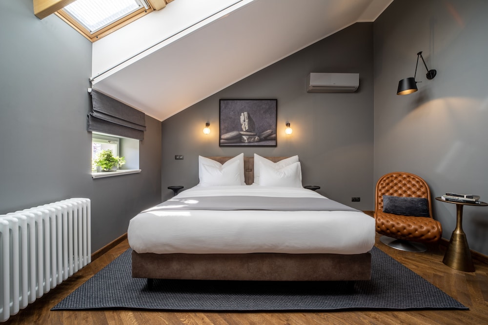 The Viaduct - Suites & More 22/60