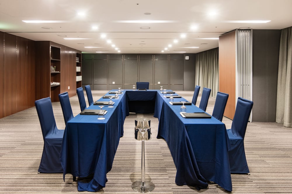 Golden Tulip Incheon Airport Hotel and Suites 57/63