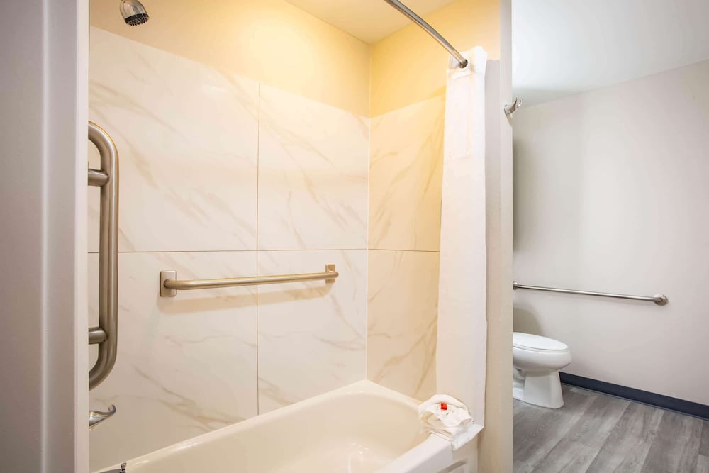 Microtel Inn & Suites by Wyndham Southern Pines / Pinehurst 13/41