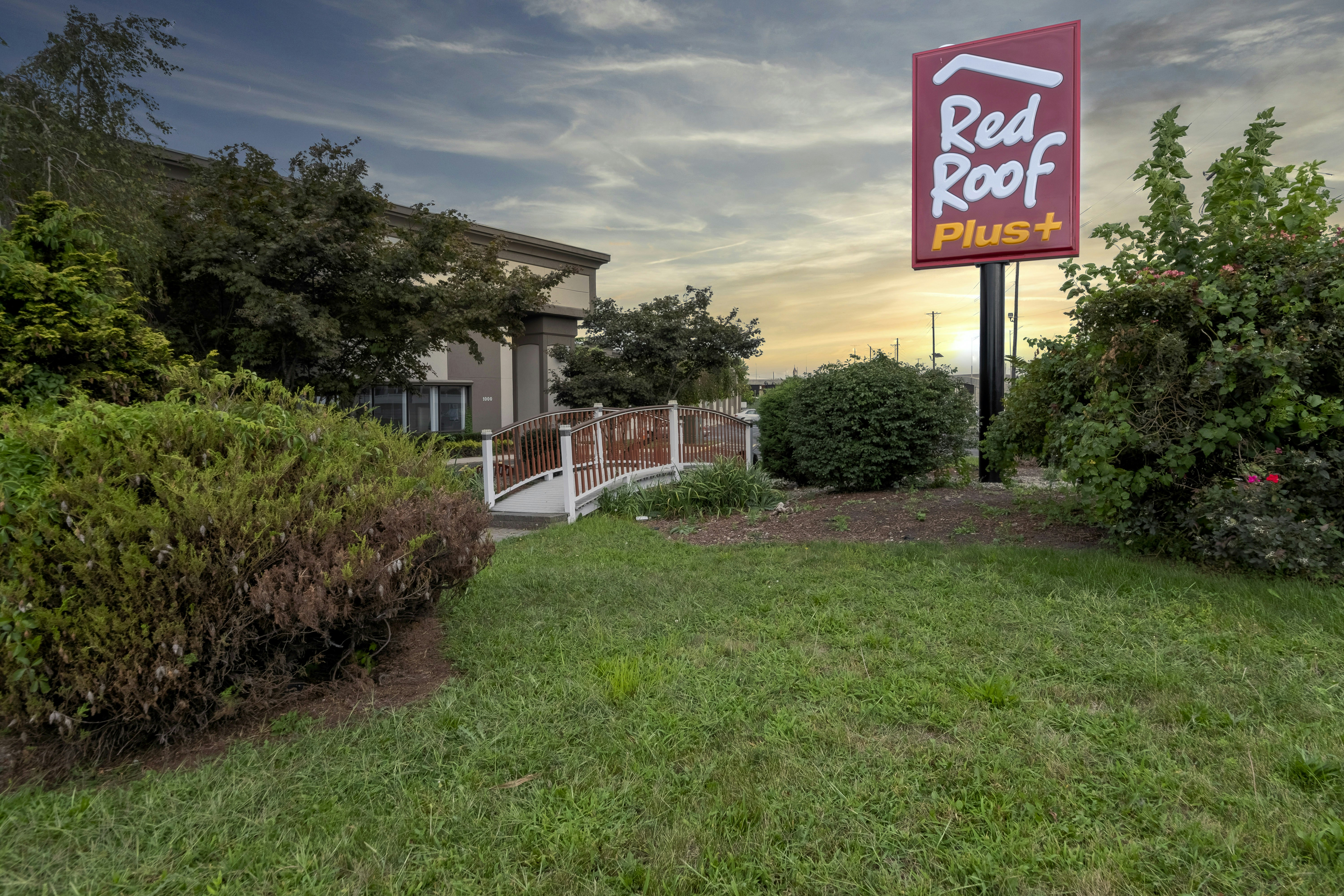Red Roof PLUS Woodbridge - Carteret 26/27