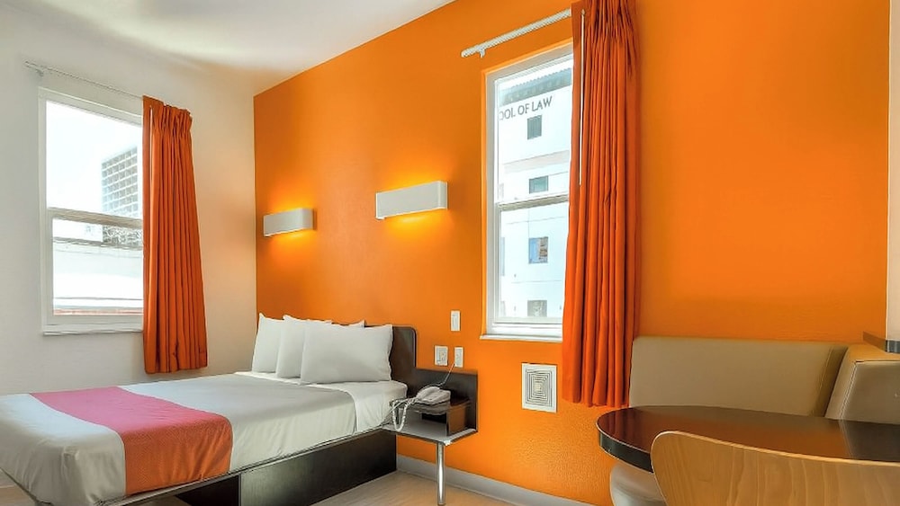 Motel6 San Diego, CA - Downtown 22/50