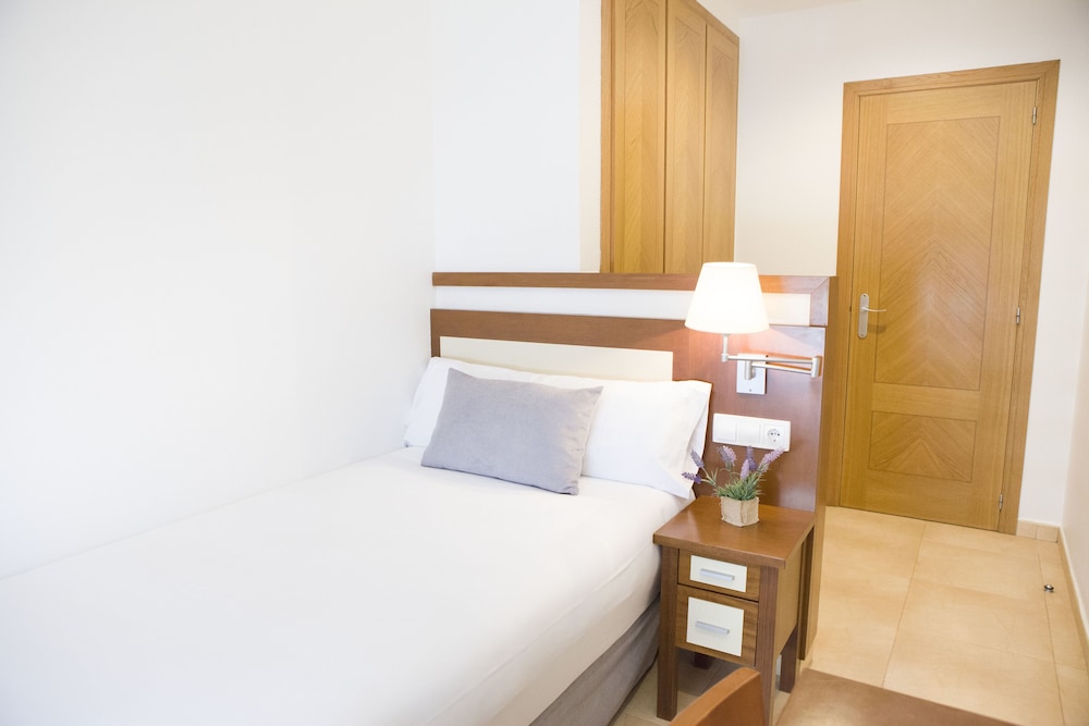 ALBUFERA APARTHOTEL 10/28