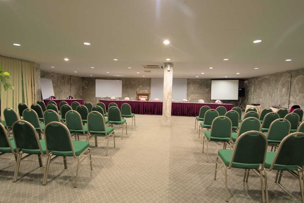 Grand Sentosa Hotel 30/33