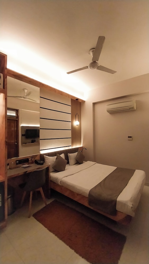 Hotel Prabhat 16/50