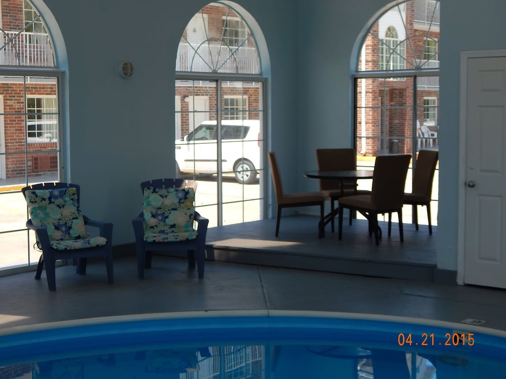 Carriage House Inn 28/61