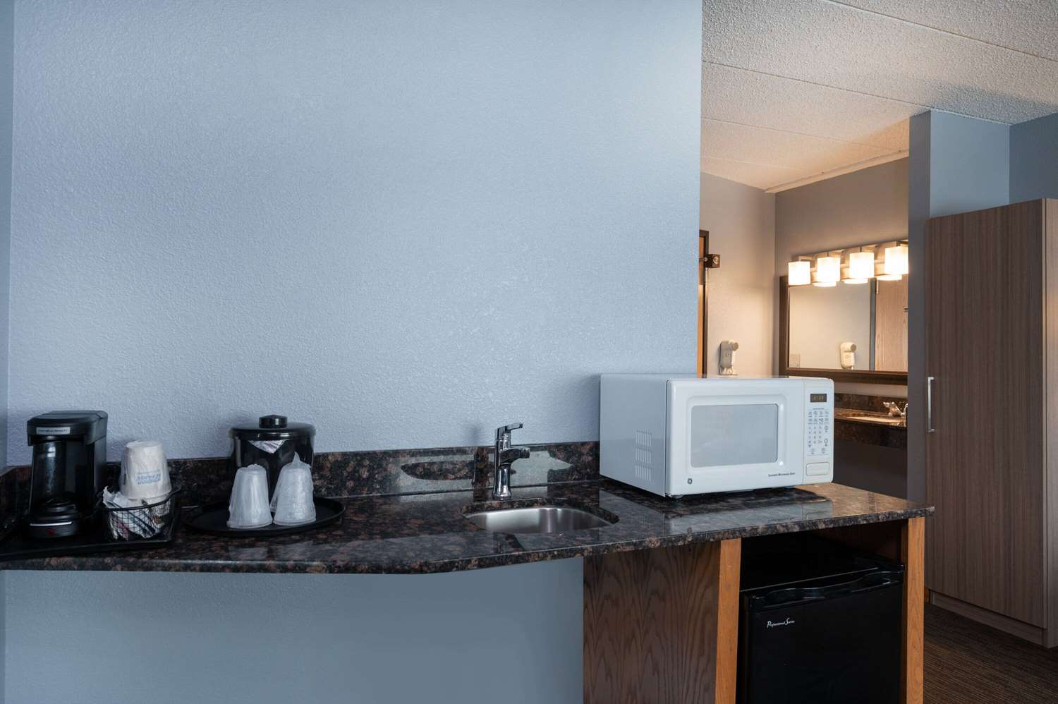 AmericInn by Wyndham Eau Claire 22/28