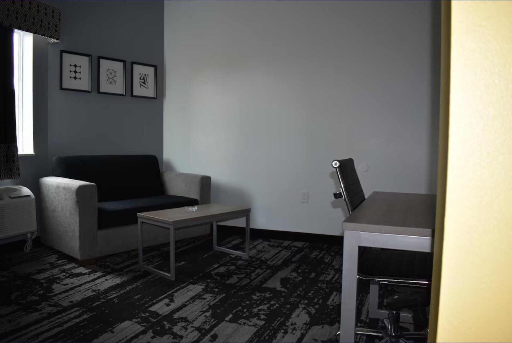 Hotel Royale IAH Airport North Houston I-45 21/30