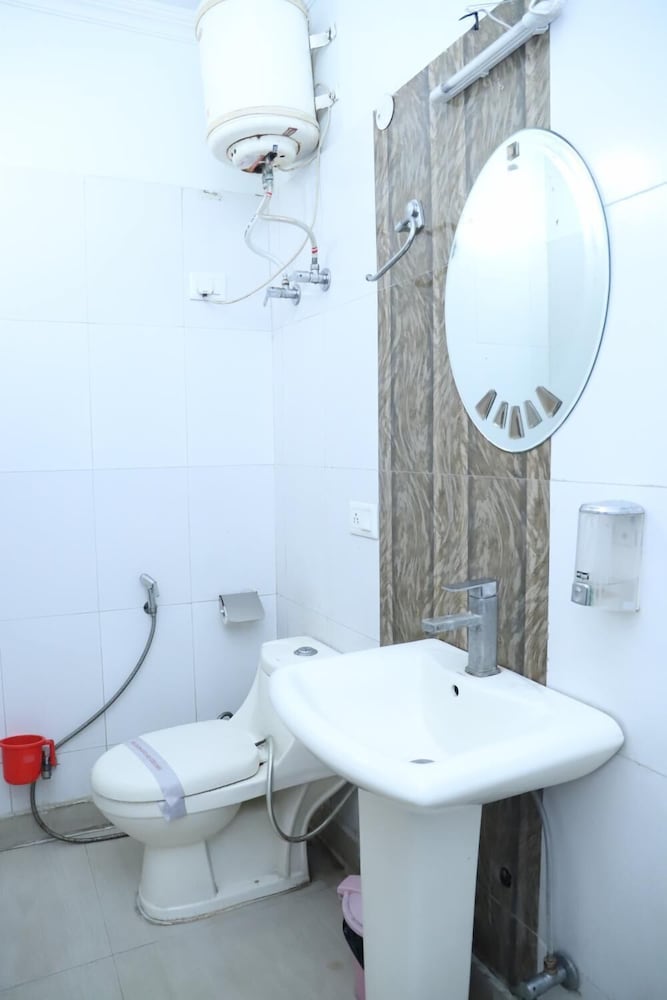 Airport Hotel Golden Jindal 26/26