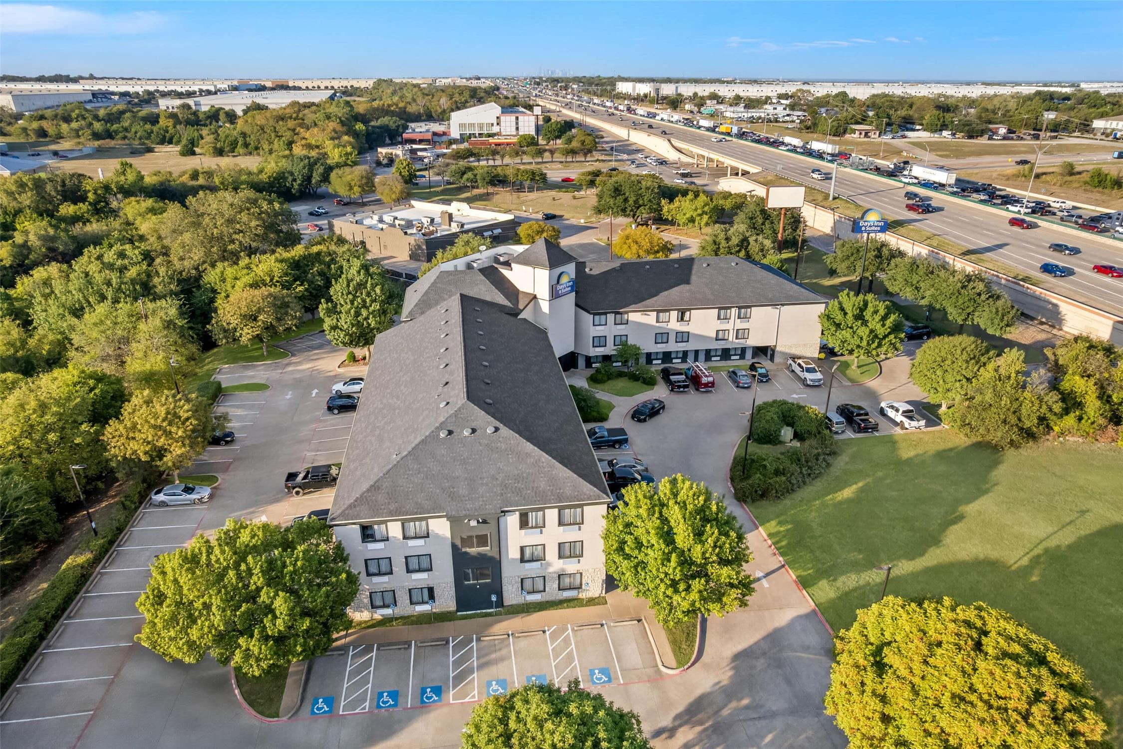 Days Inn & Suites by Wyndham DeSoto 36/44