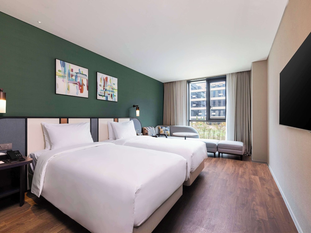 DELUXE, TWIN BEDS