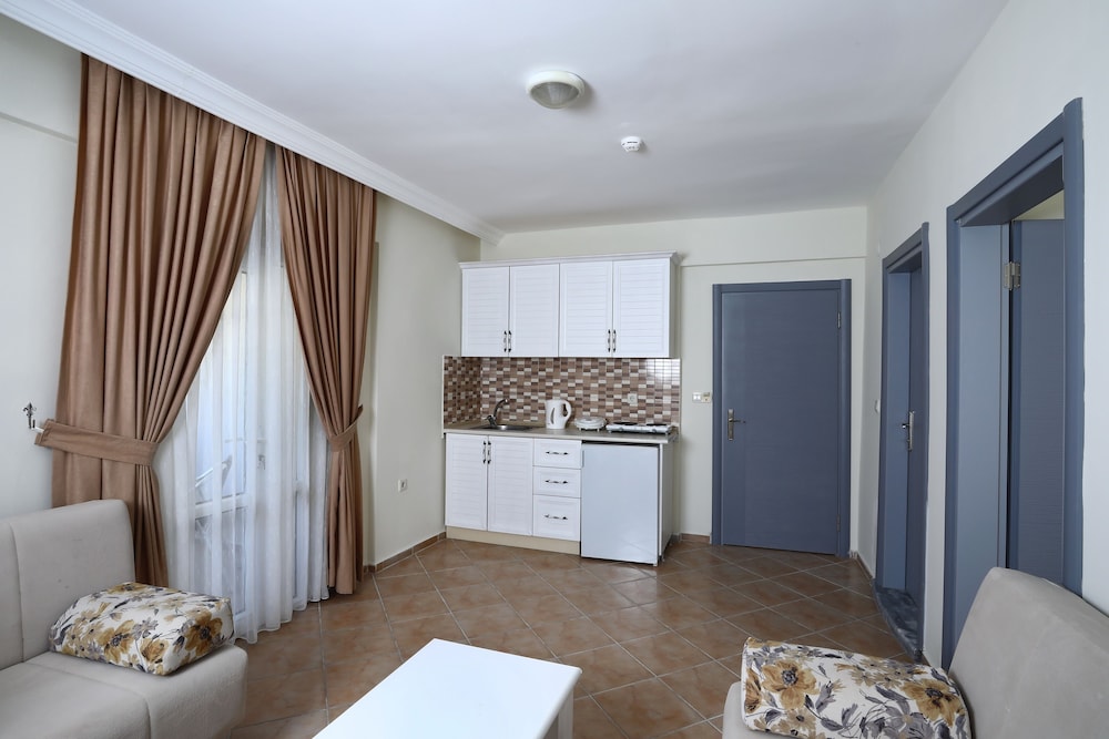 Summer Garden Suites And Beach Hotel 37/59