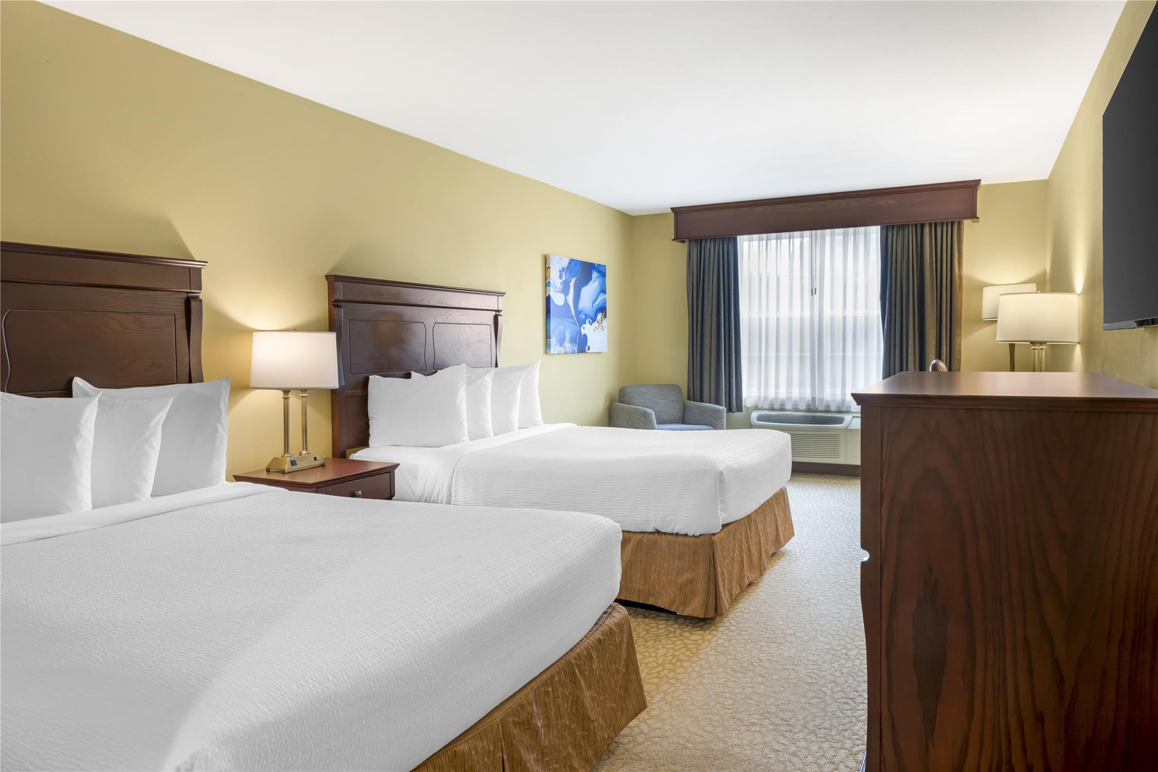 غرفة بسريرين كوين، Best Western Plus Grand-Sault Hotel & Suites 2/7