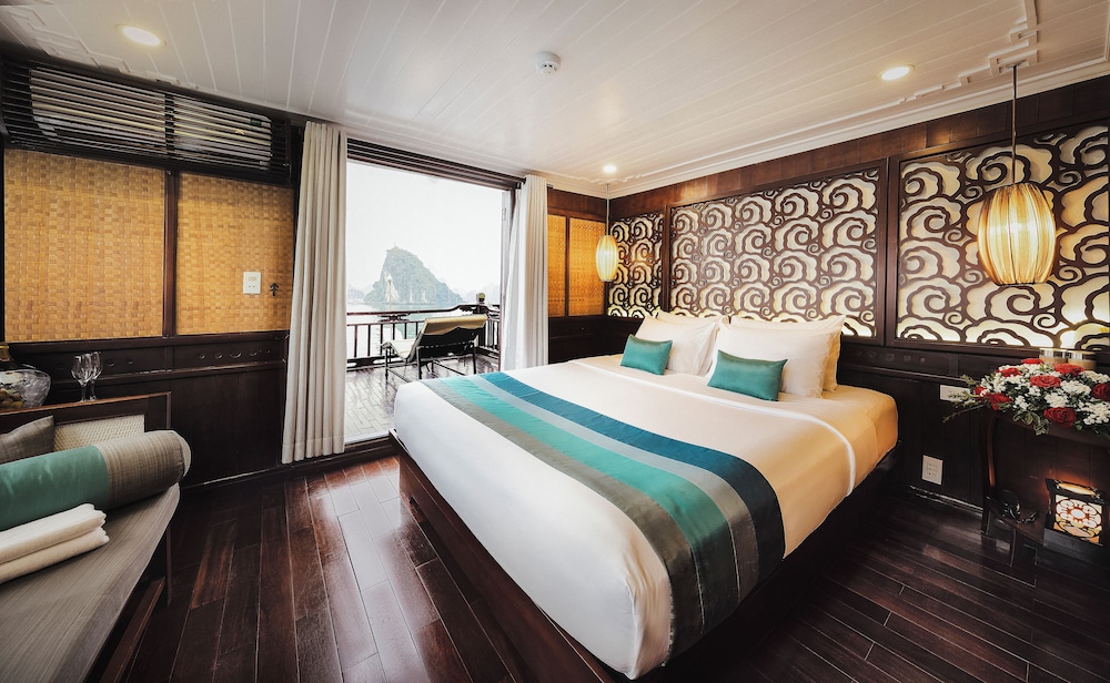 Bhaya Cruises 33/73