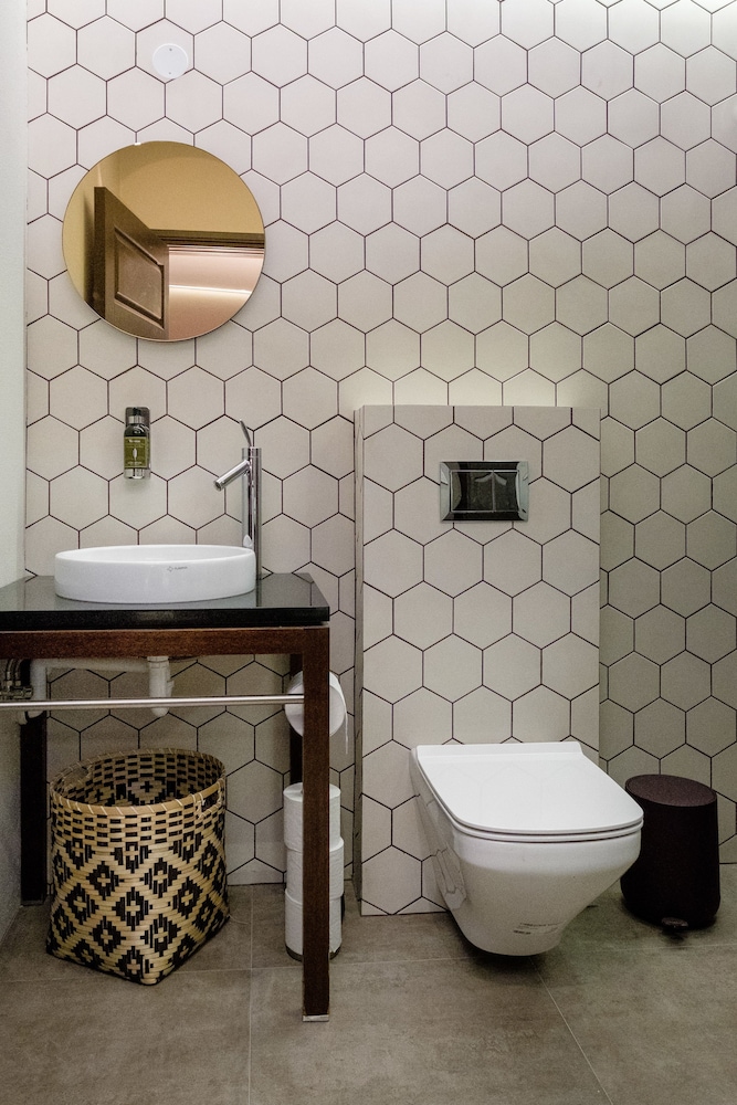 FREYJA GUESTHOUSE & SUITES 47/47