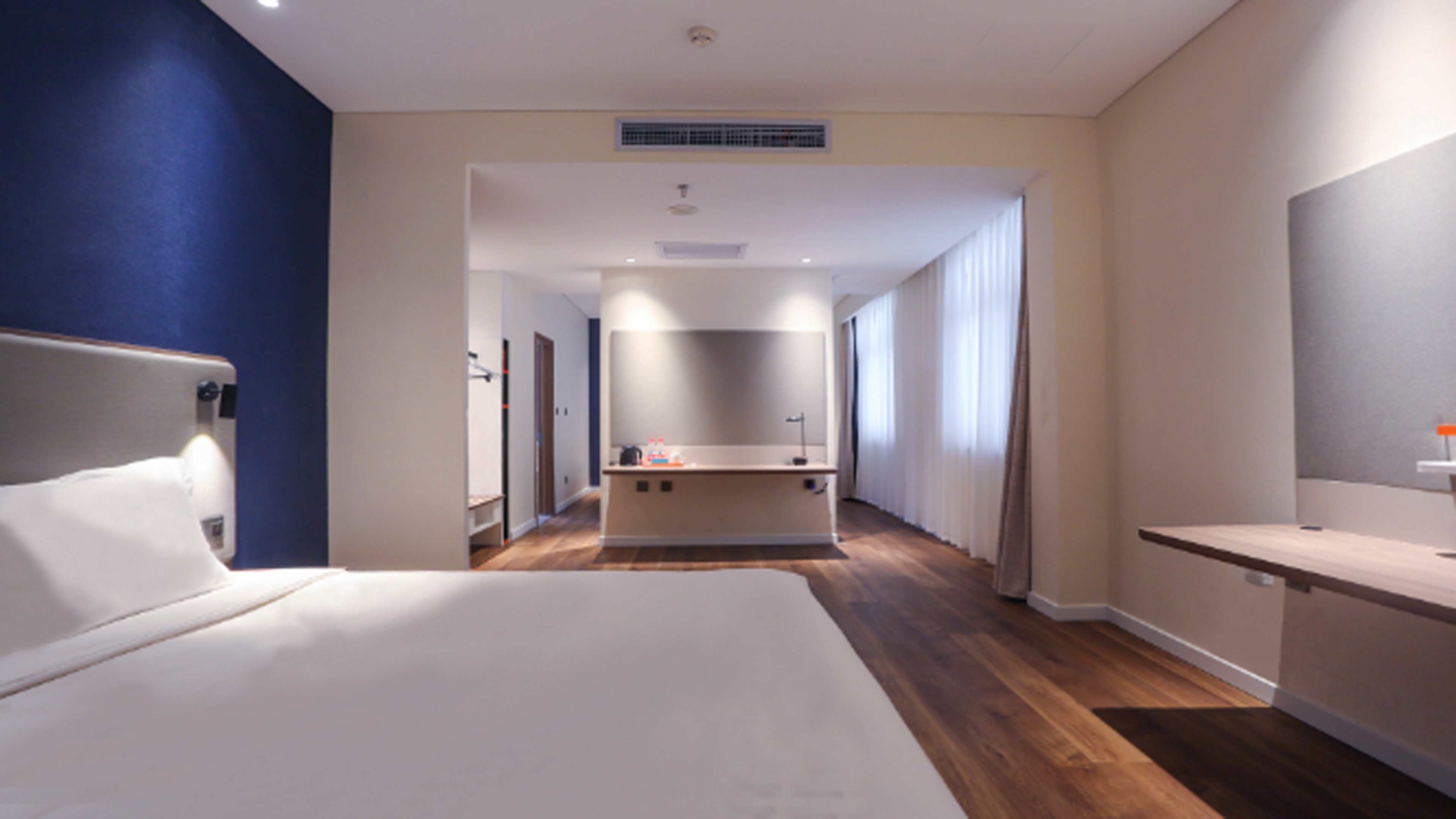 1 Bedroom, Suite, Atrium View
