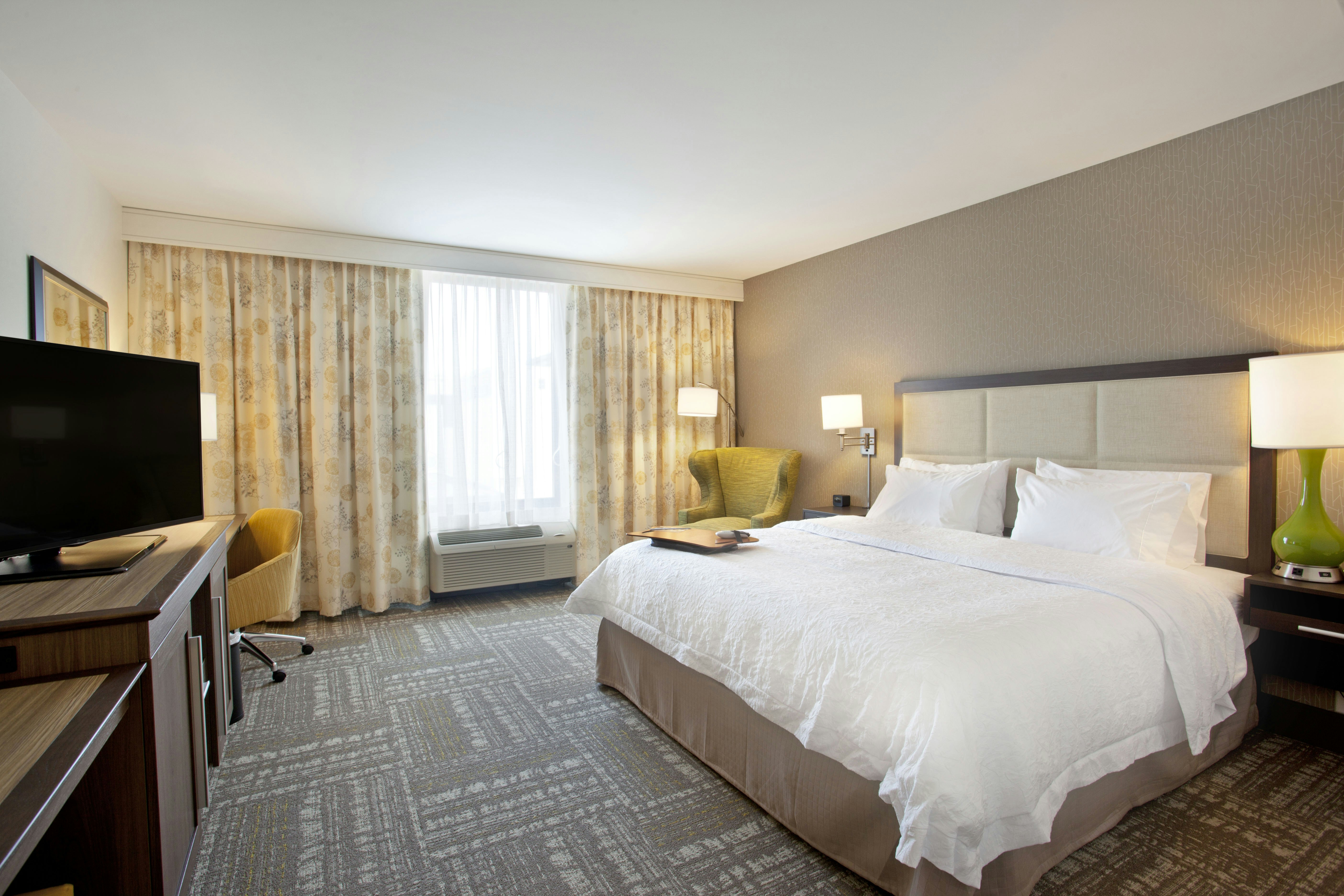 ROOM, KING BED, ACCESSIBLE