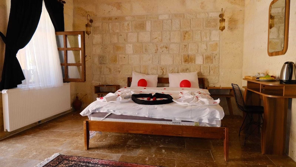 Lavinia Cappadocia Cave 17/50