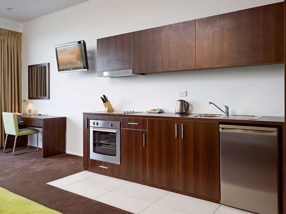 Mercure Melbourne Caroline Springs 7/48