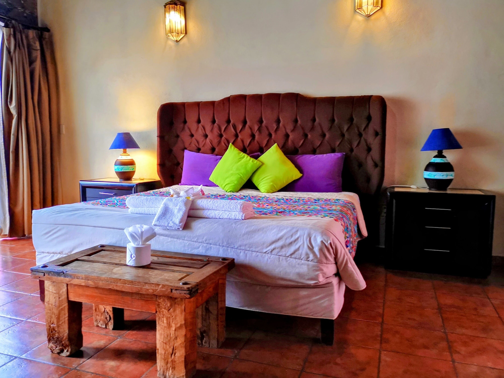 JUNIOR SUITE, KING BED, CITY VIEW, TERRACE