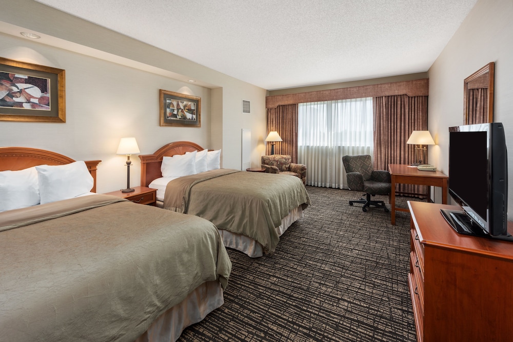 Hotel Topeka At City Center 5/36