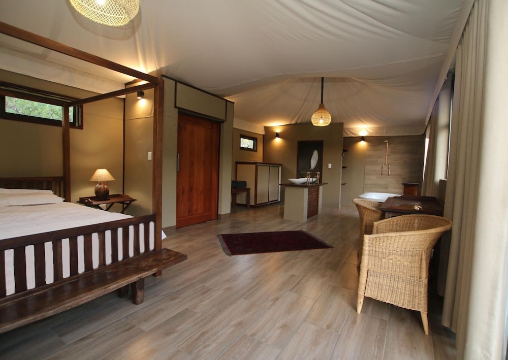 Inzalo Safari Lodge 5/45