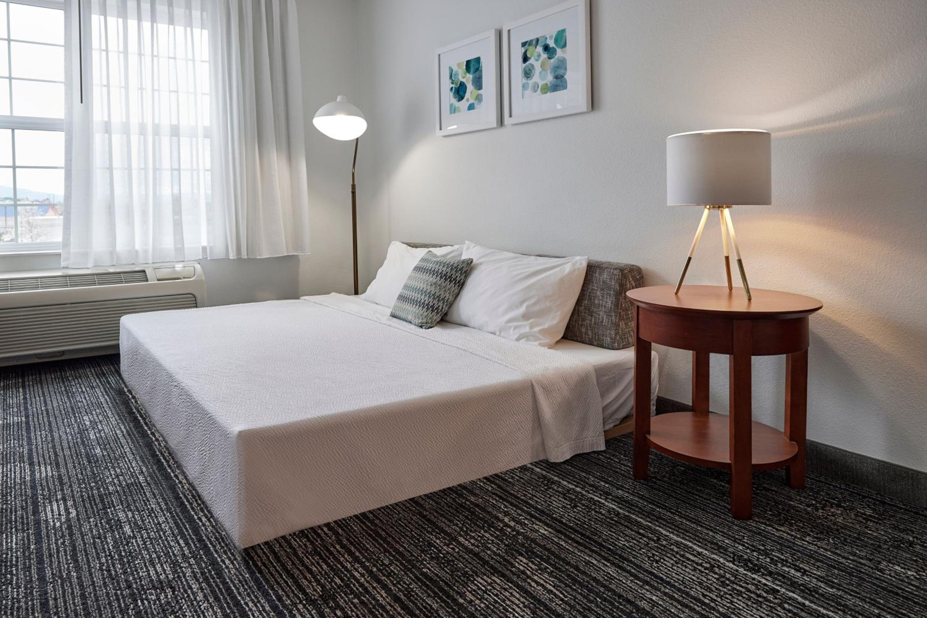 Studio, Queen Bed, Sofa
