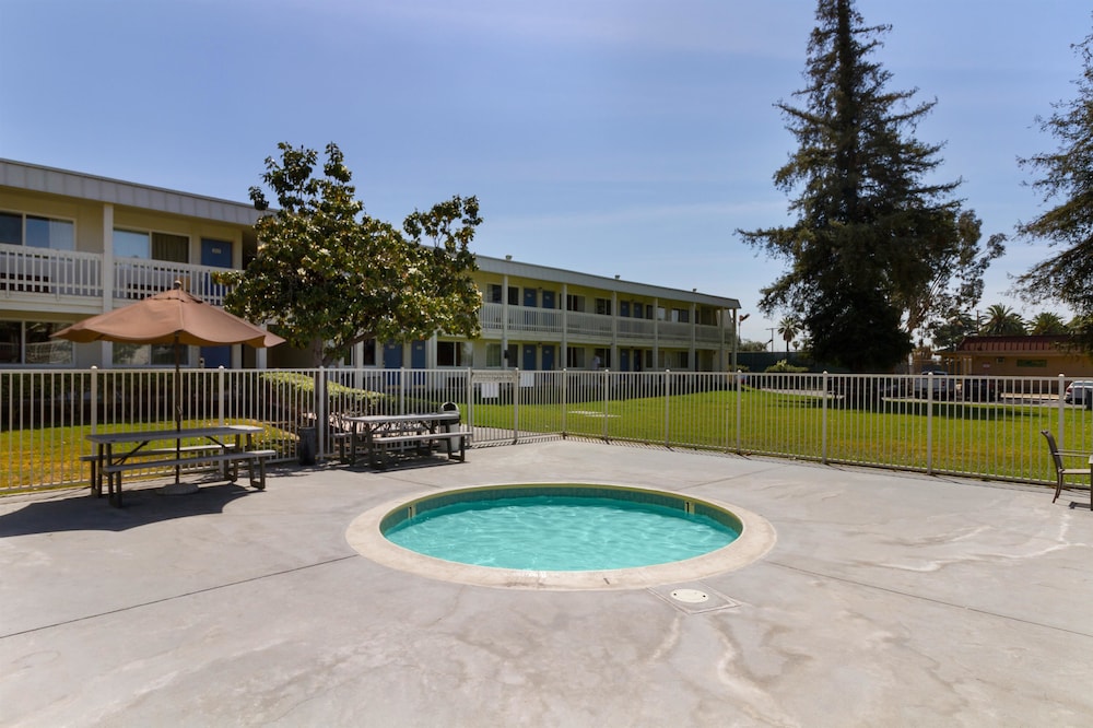 Motel6 Claremont, CA 48/54