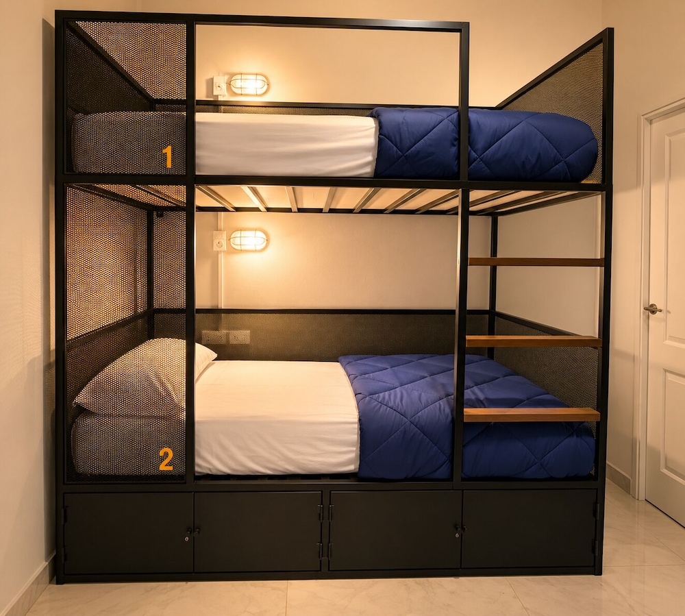 Mixed Dorm, 4 People