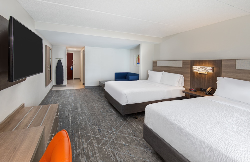 Holiday Inn Express Hotel and Suites Columbus At Northlake 24/57