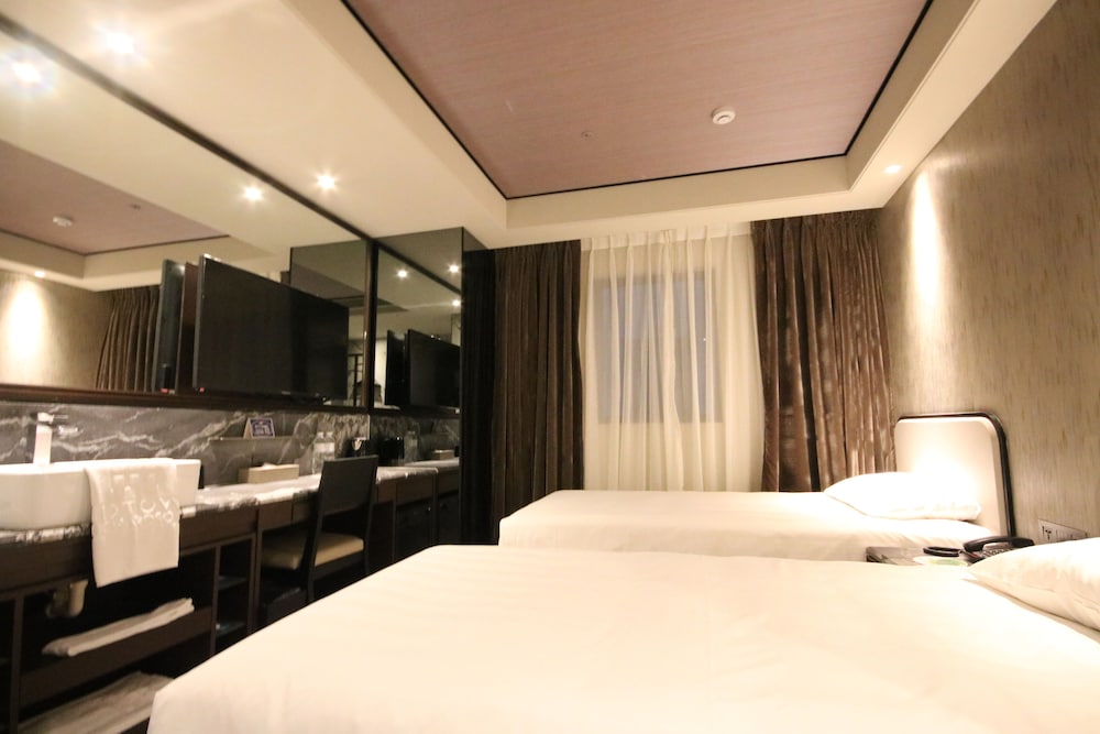 ROOM, TWIN BEDS, NO VIEW
