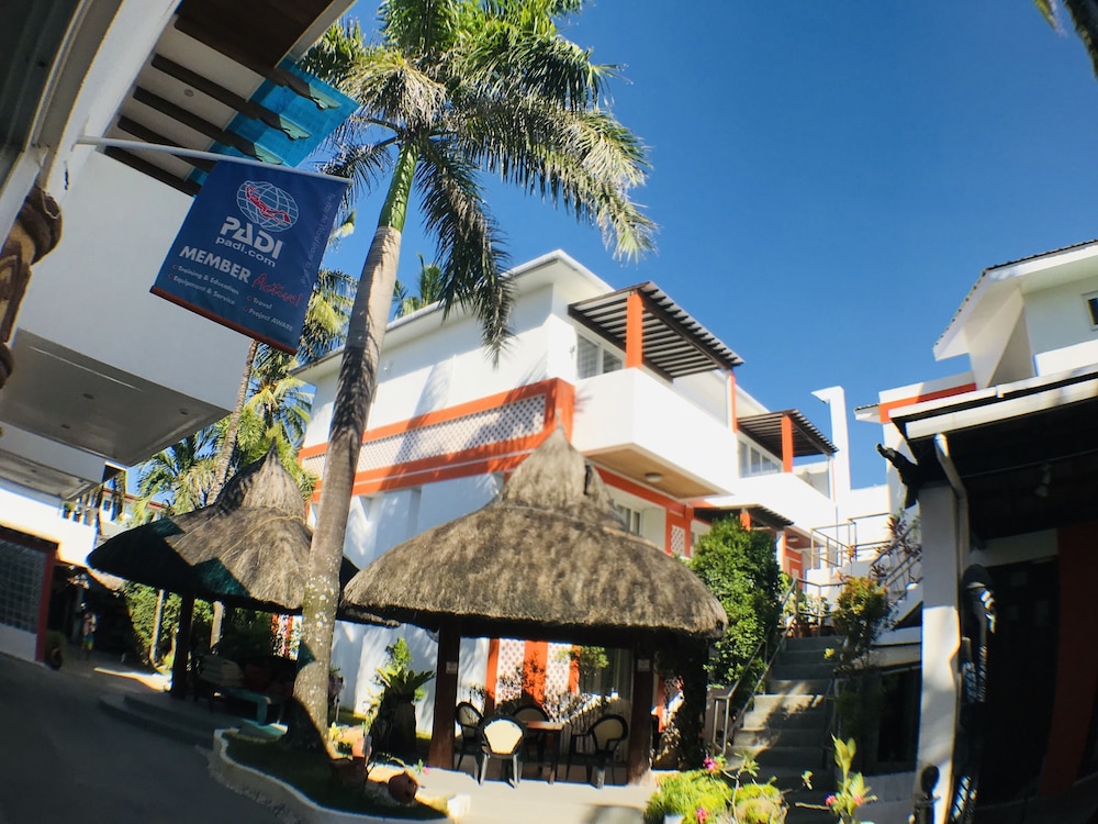 Calypso Beach Dive Resort 4/76