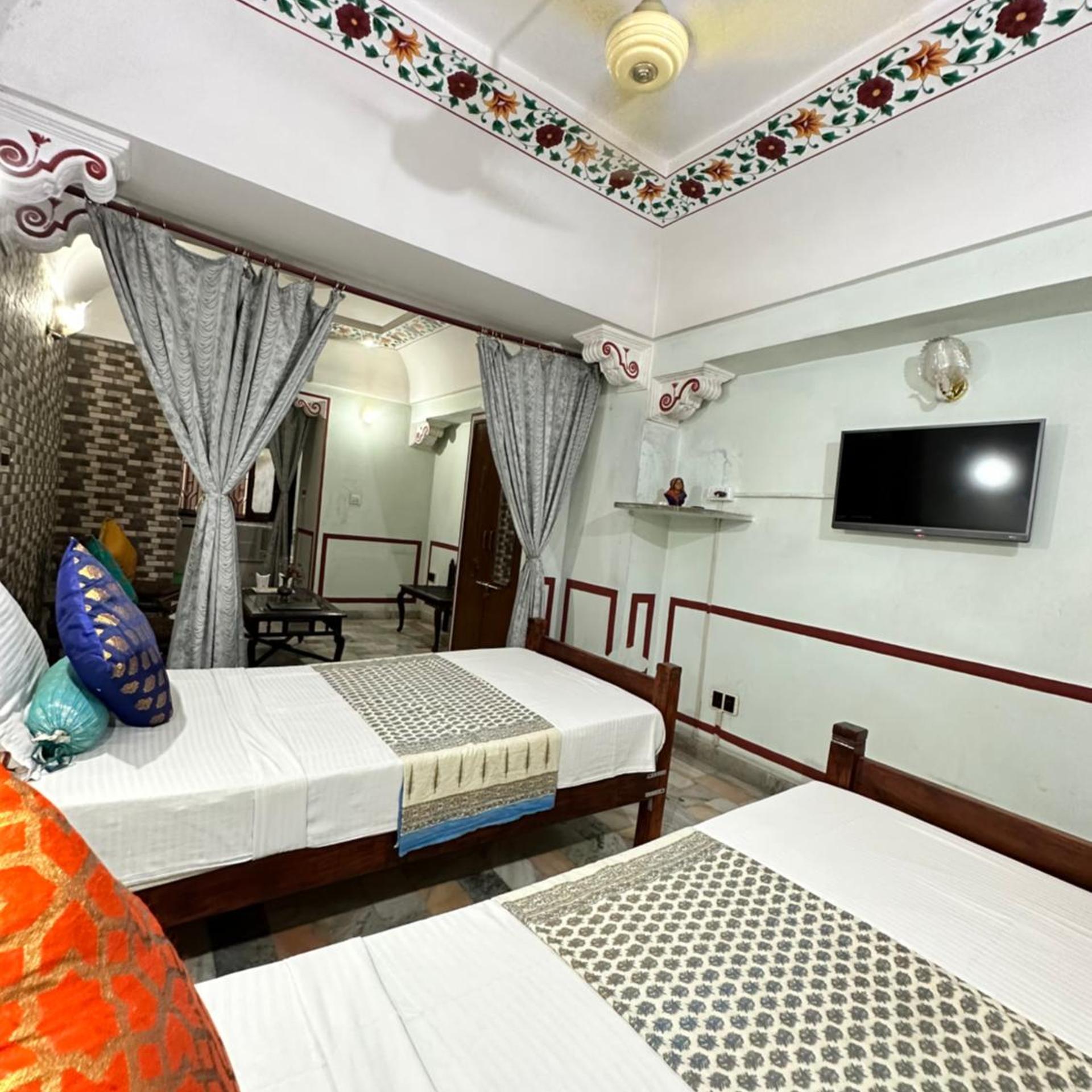 Rawla Mrignayani Palace 12/67
