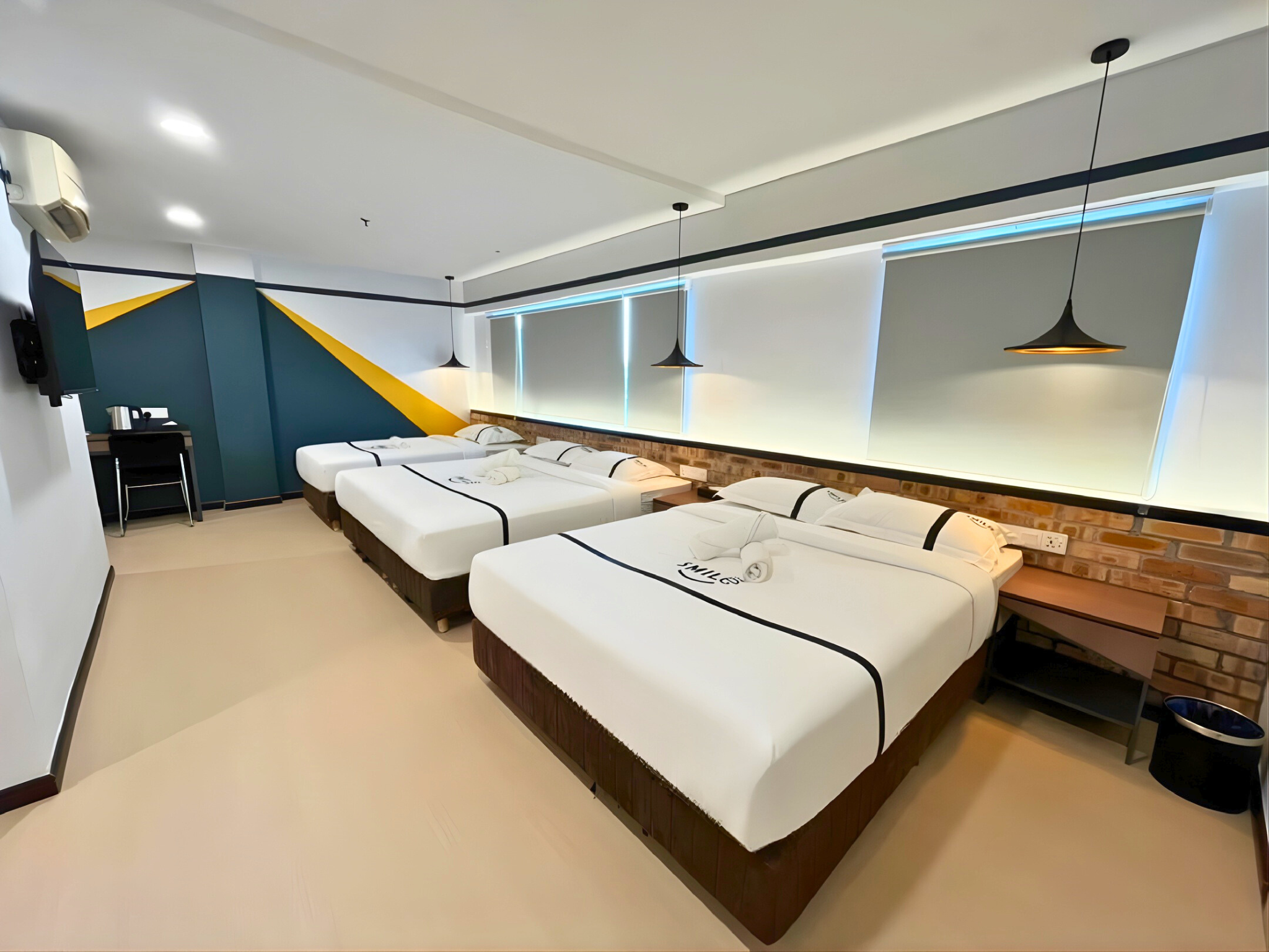 5 Rooms, Family