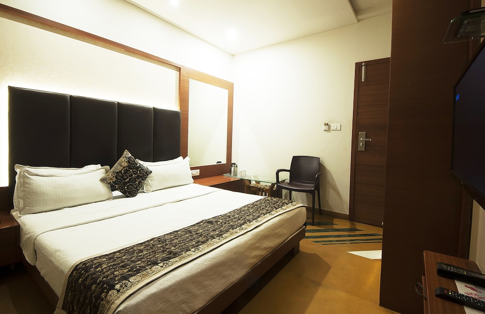 Uddhav Vilas Hotel 11/46
