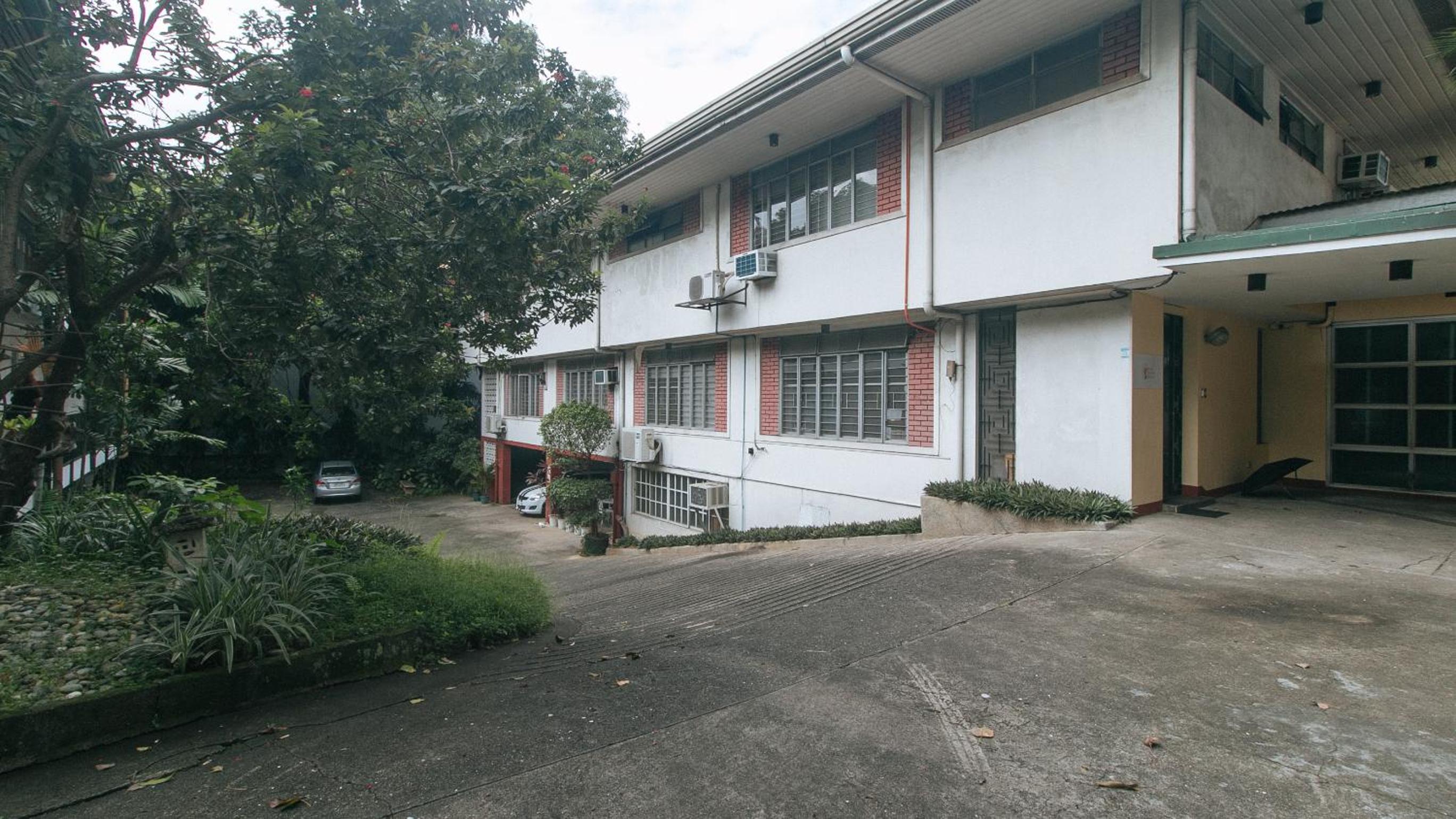 BROADWAY COURT APARTELLE 41/45