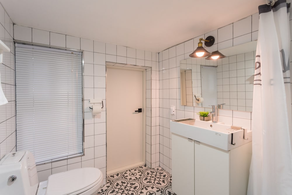 Mono House Hongdae 2 70/71