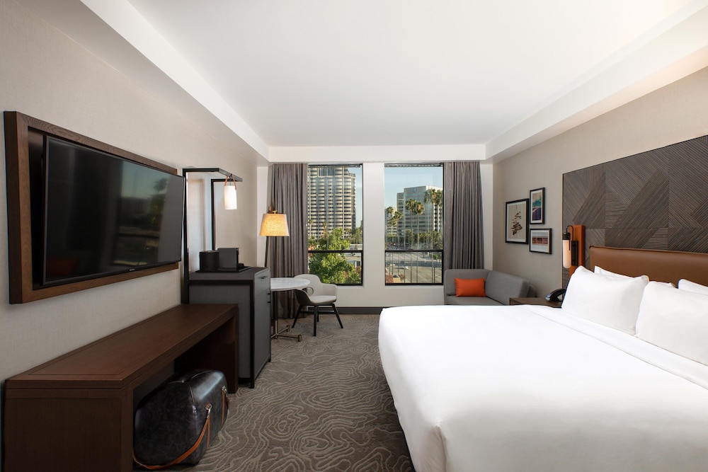 Room at The Glenmark, Glendale, a Tribute Portfolio Hotel, GLENDALE - CA