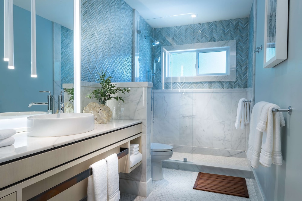 1 BEDROOM, COASTAL, SUITE, KING BED, KITCHEN