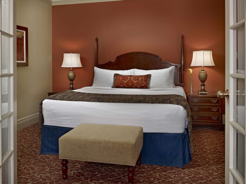 Fairmont Hotel Macdonald 17/62