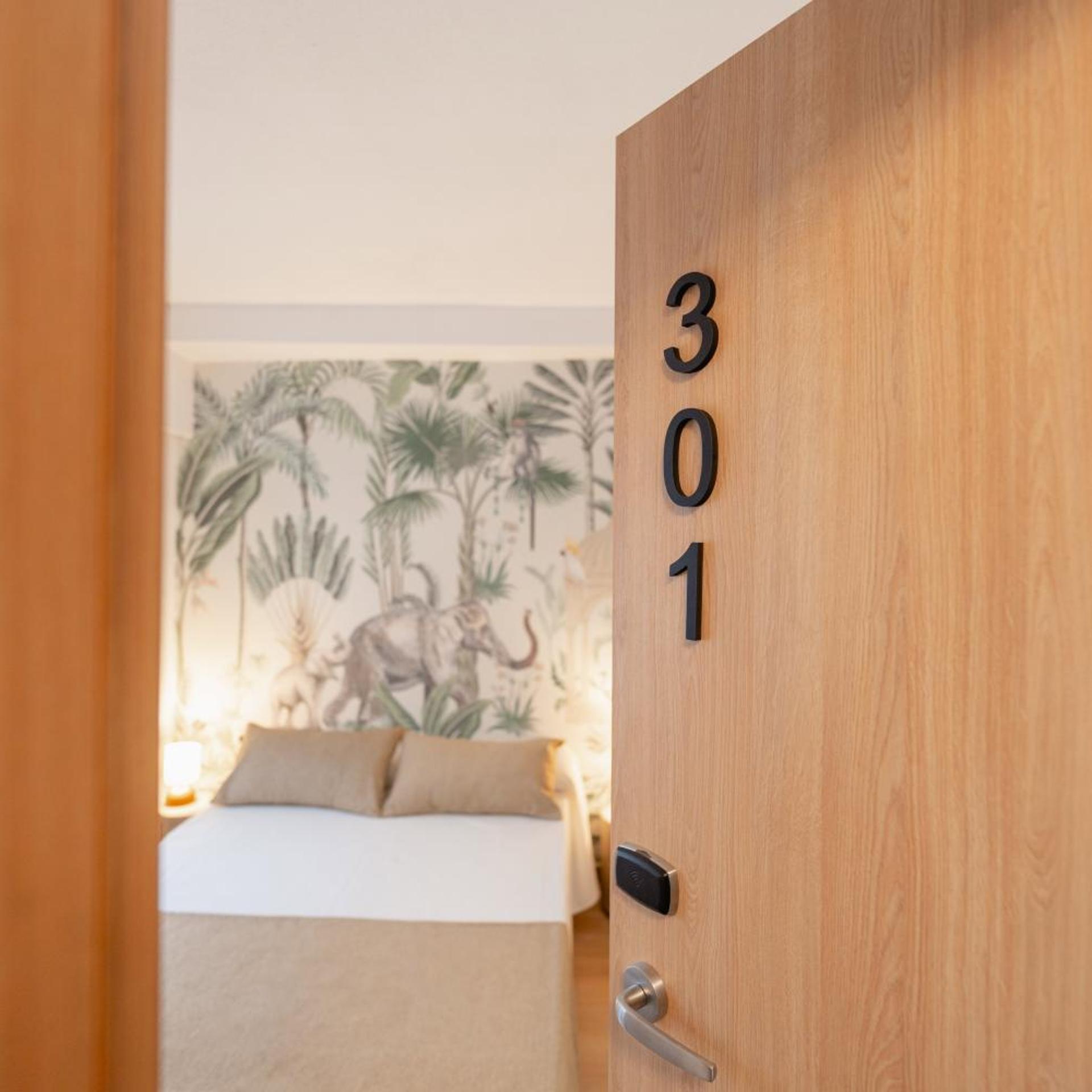 Hotel BH Los Angeles 1/30