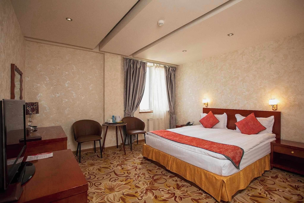 Ub City Hotel 8/50